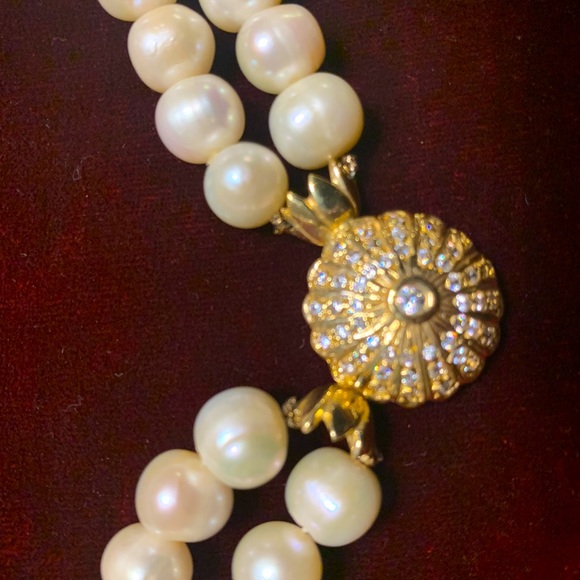 Real Pearl Necklace With Diamonds and Gold Clasp - Picture 4 of 16